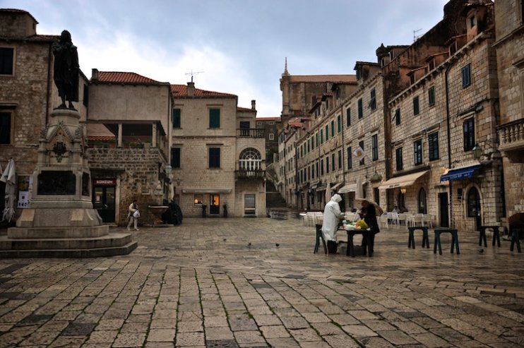 daily-photo-26-an-empty-market-square-in-dubrovnik